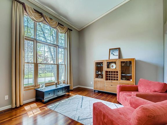 4th image of 609 Hampshire Dr