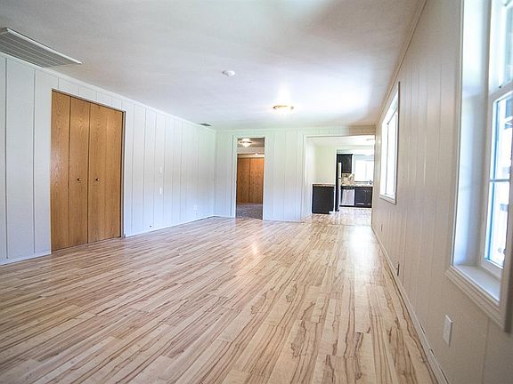 3rd image of 52762 Center Dr