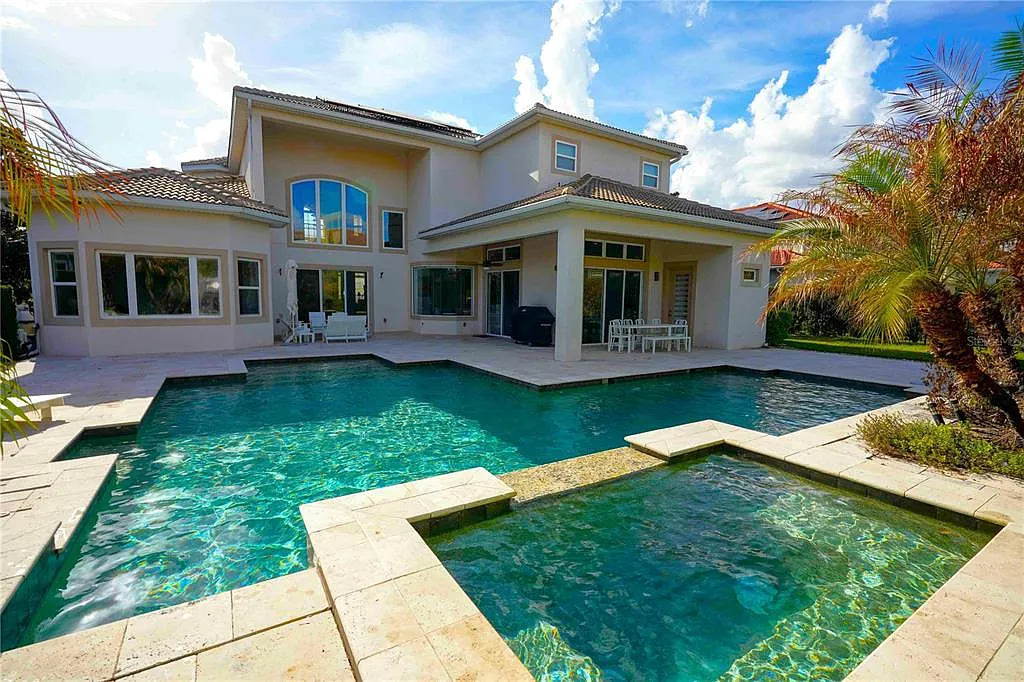 7 bed, 5.5 bath, 5221 sqft, $14,000 — Photo 1
