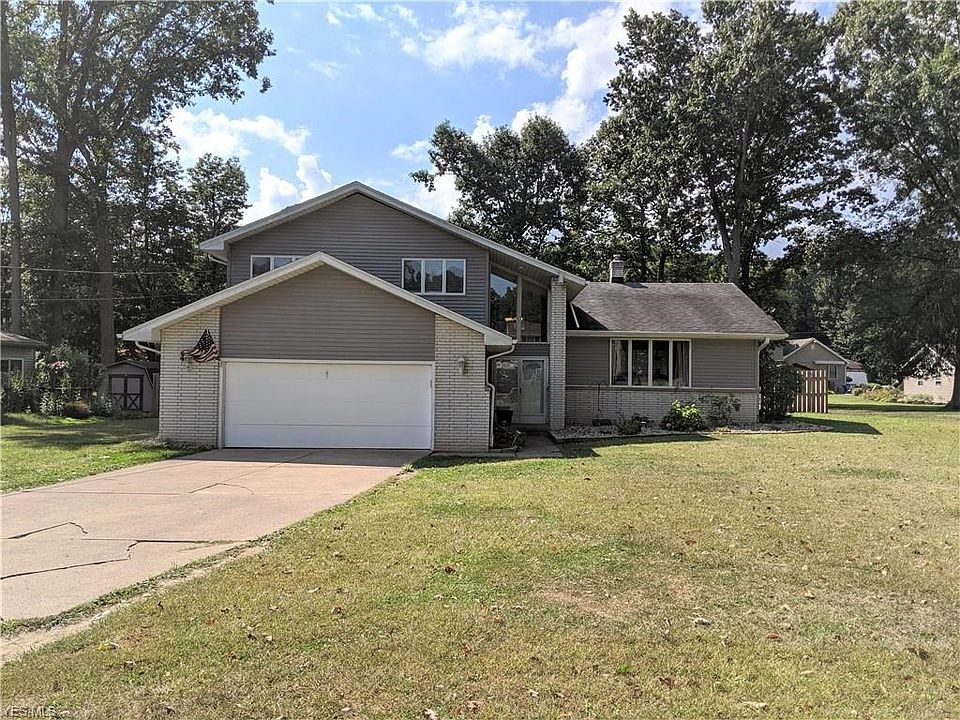 1st image of 7702 W Parkside Dr