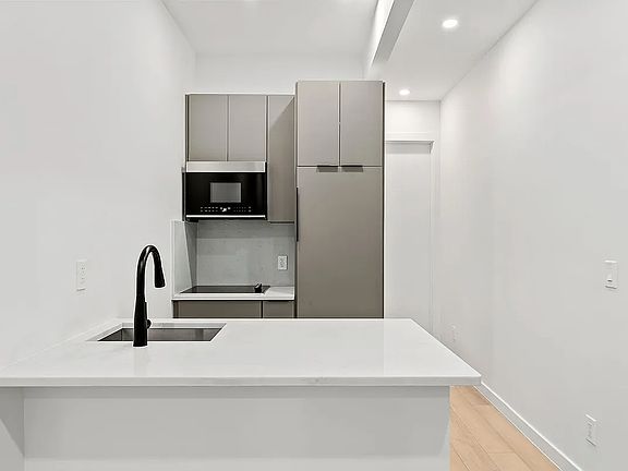 2nd image of 174 Meserole St APT 2R