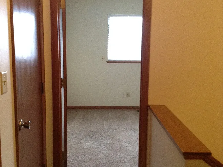 717 Ridgewood Dr — Photo 11