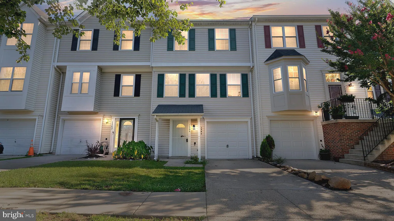 1504 Deep Gorge Ct photo 1