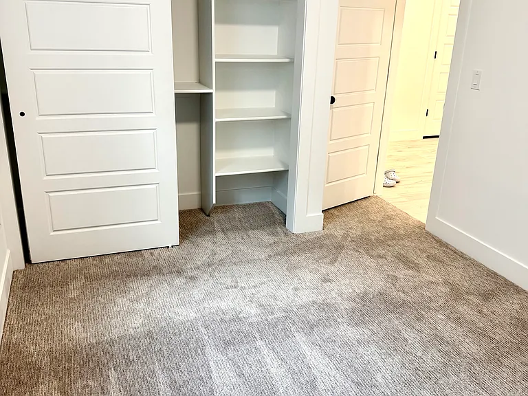 2nd bed room closet