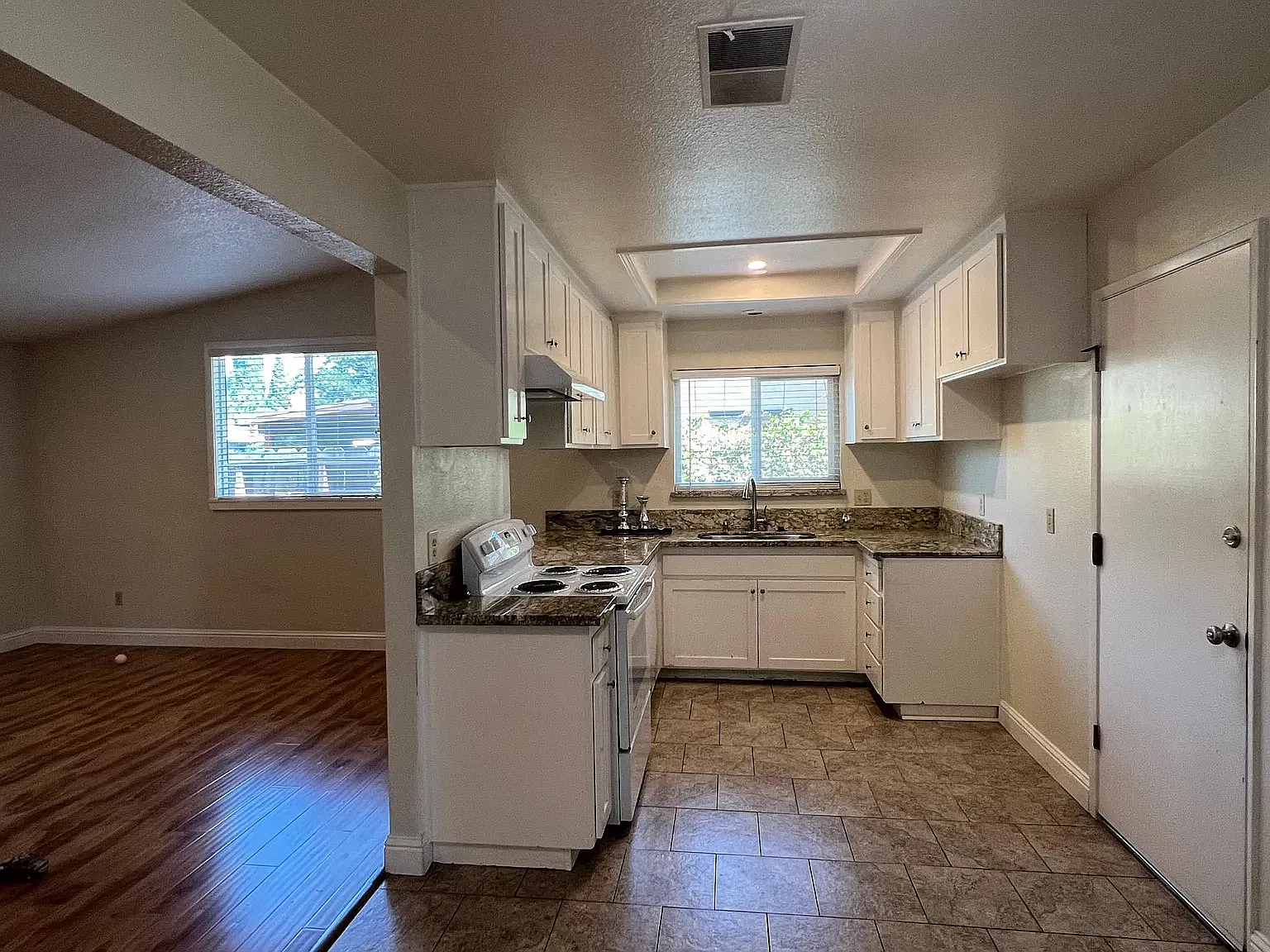 3 bed, 1246 sqft, $2,275 — Photo 3