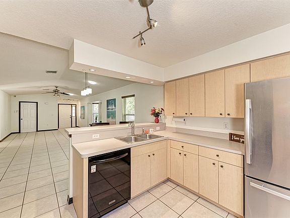 4th image of 1037 Vilas Ave