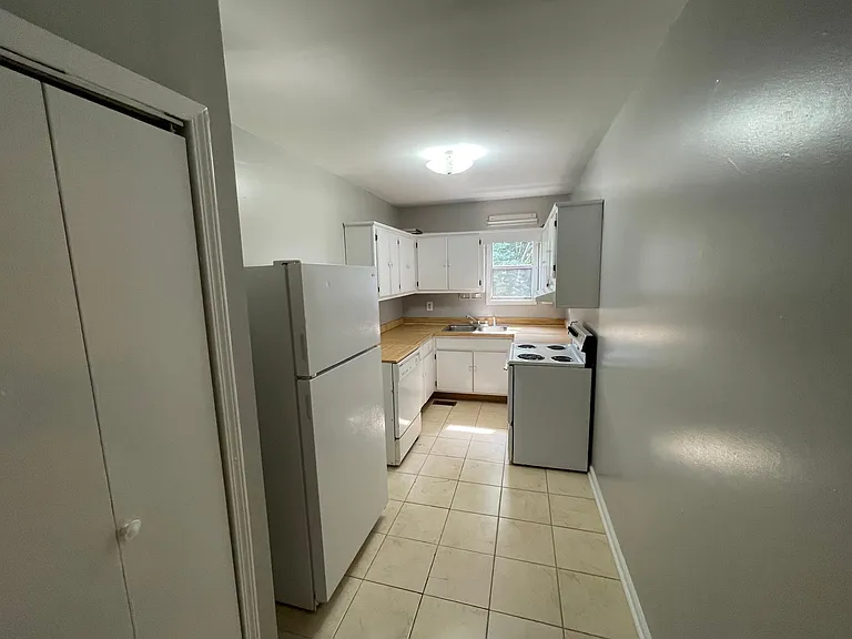 552 Pulaski St — Photo 13