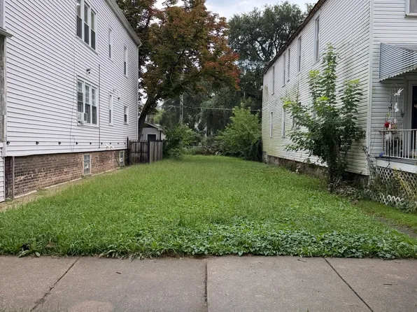 8431 S Brandon Ave, Chicago, IL 60617