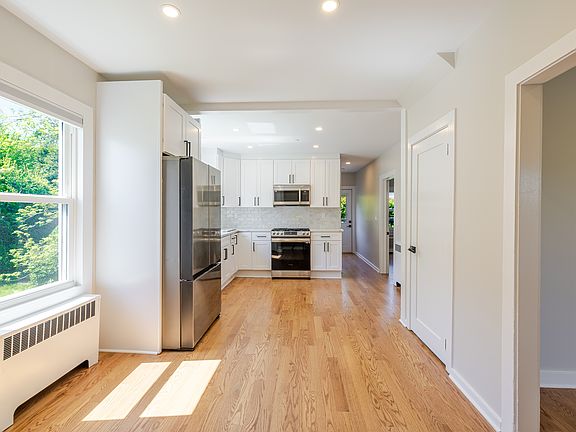 3rd image of 301 Bruce Park Ave