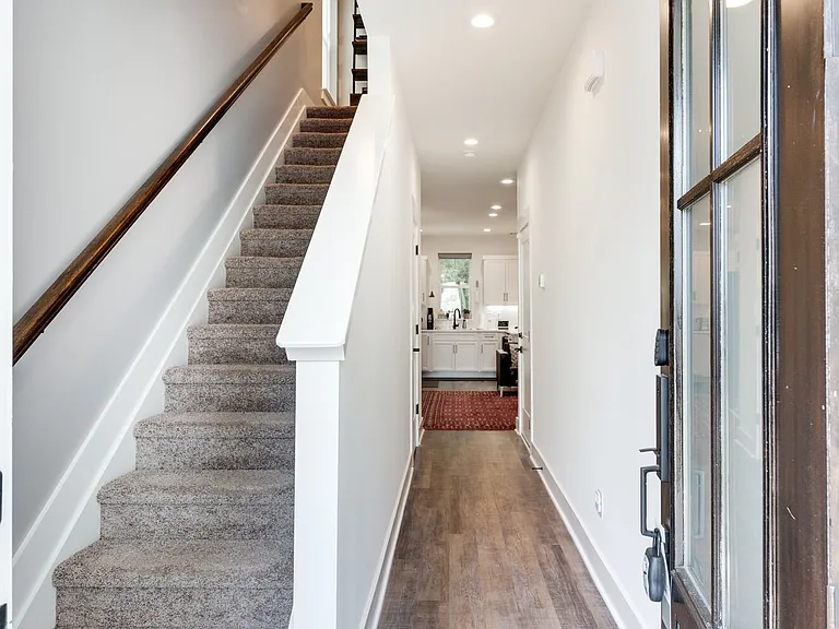 548 Taffy Way — Photo 4