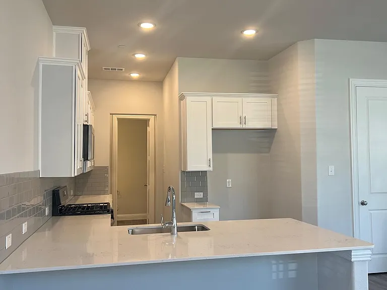 6106 Blythe Dr — Photo 7