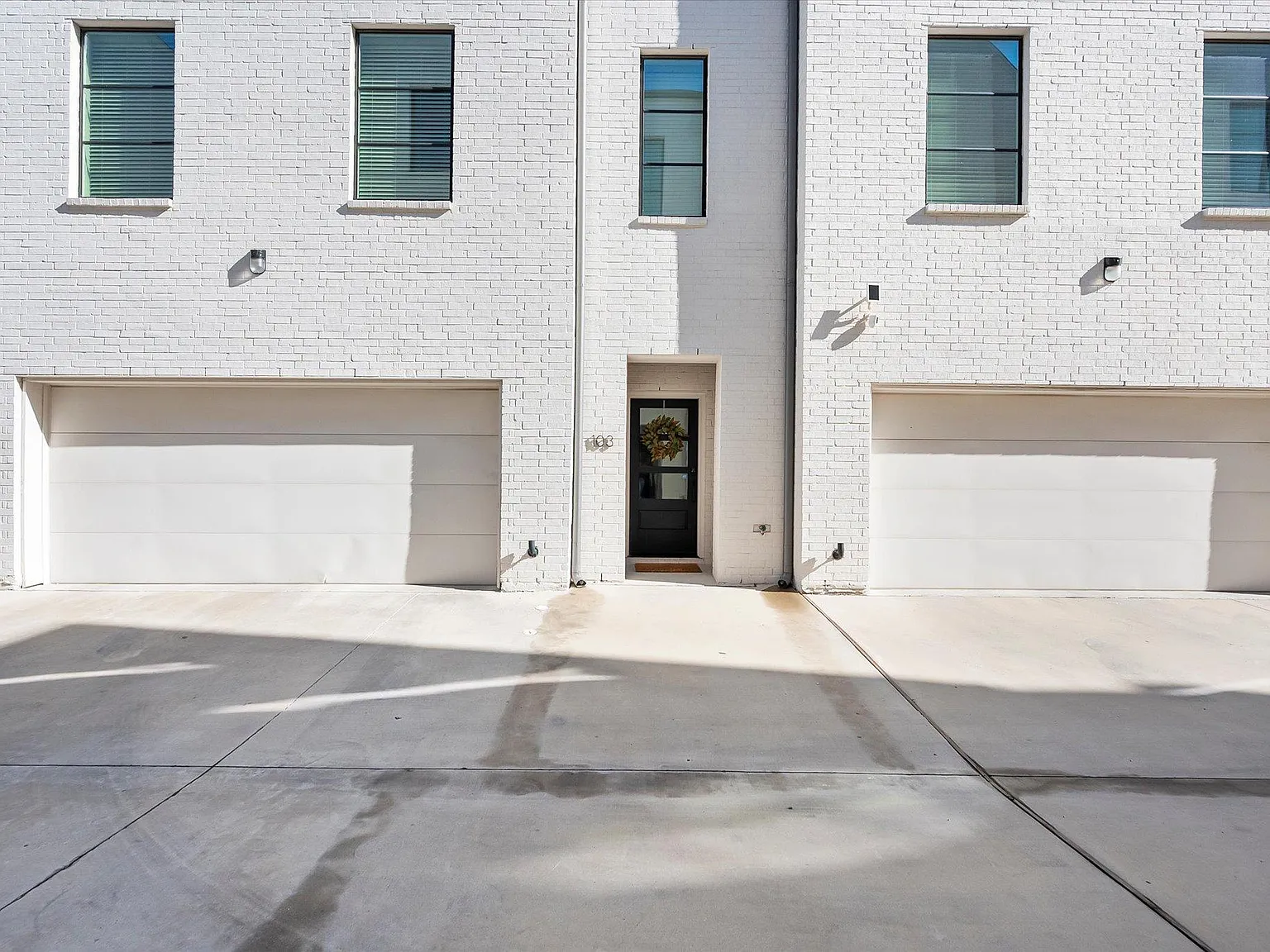 2719 Kimsey Dr — Photo 2