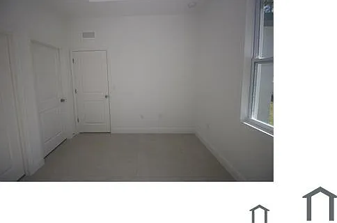 1138 Darling St E — Photo 12