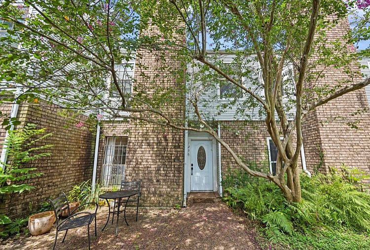1st image of 1236 Jackson Blvd