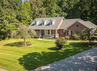 102 Trent Trl, Cleveland, GA 30528