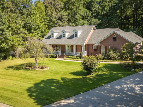 102 Trent Trl, Cleveland, GA 30528