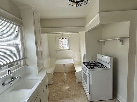 5th image of 2006 Strongs Dr APT B