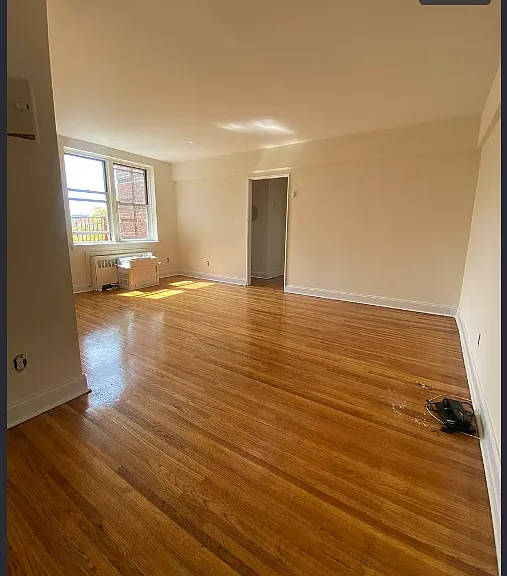 14306 Barclay Ave #5B — Photo 1
