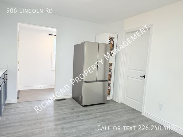 906 Lincoln Rd, Windsor, ON N8Y 2H2