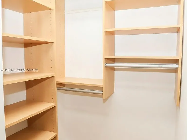 350 NE 24th St #601 — Photo 9