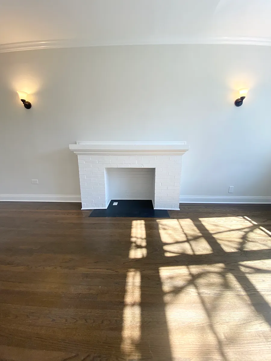 Building Photo - 7239 N Sheridan Rd #1