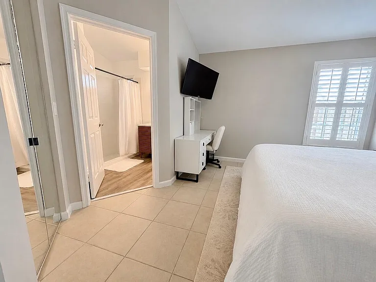 6135 Drake St — Photo 9
