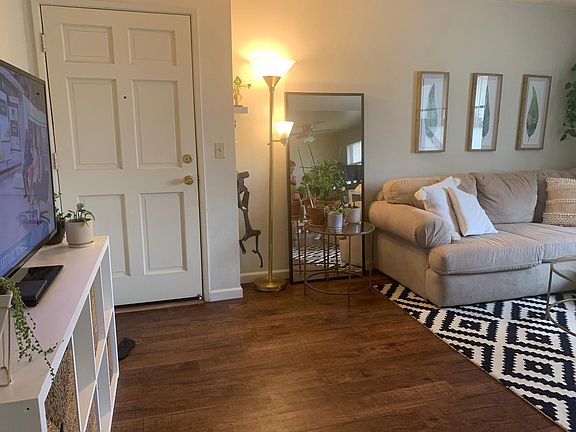 2nd image of 2240 Garnet Ave #4