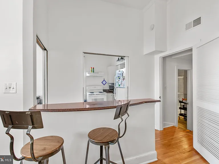 809 Caroline St — Photo 5