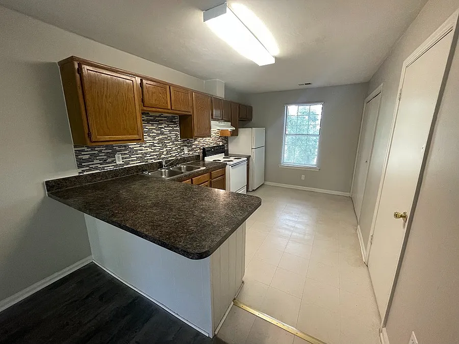 4 bed, 1360 sqft, $2,285 — Photo 4