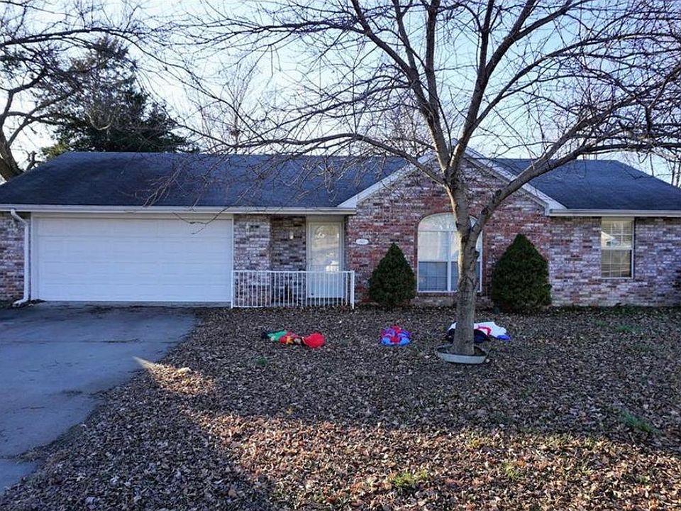 1st image of 1517 N Lonesome Dove Dr