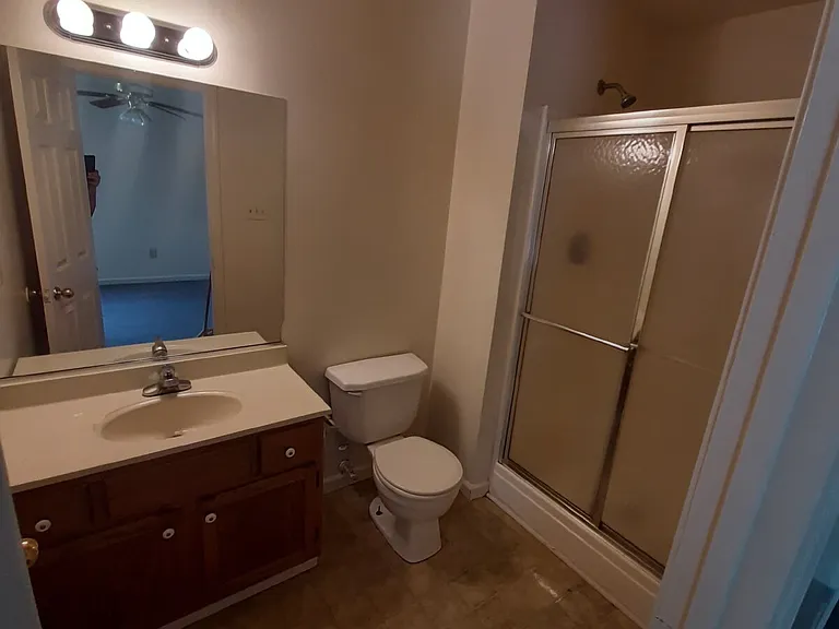 923 W Oak Butlers #1 — Photo 15
