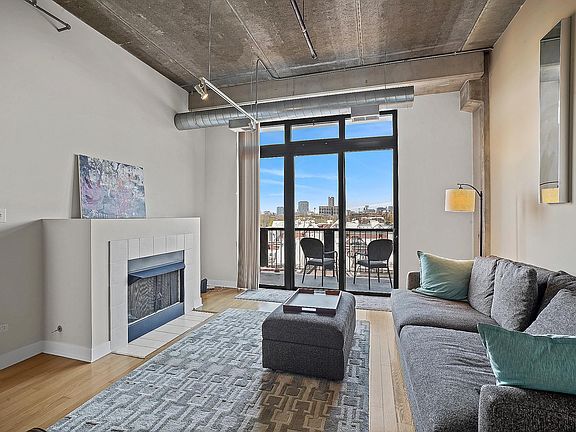 3rd image of 833 W 15th Pl Unit 505