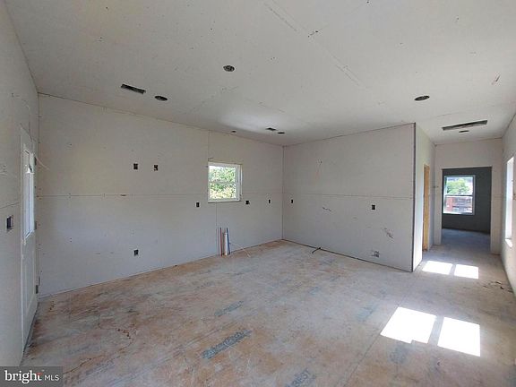 3rd image of 307 Belleview Ave