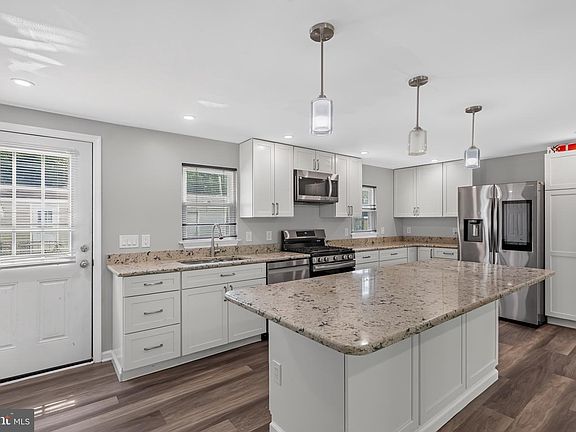 4th image of 357 Midland Ave