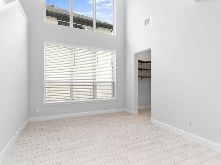 704 Fencerow Trl — Photo 10