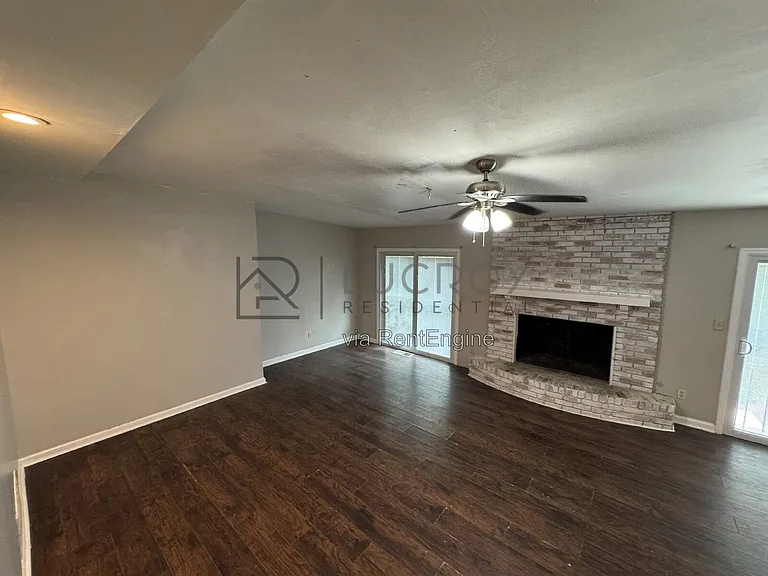 321 Naples Rd — Photo 3