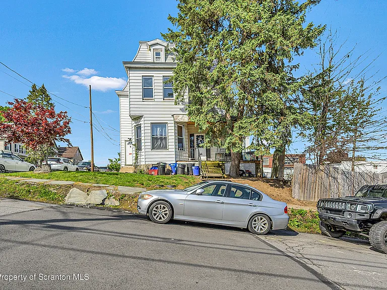 1502 Church Ave — Photo 2