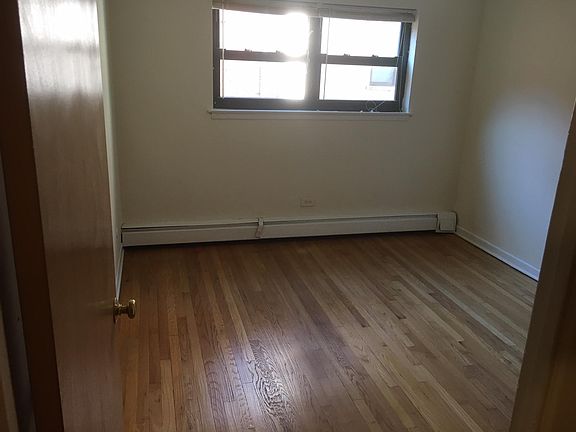 4th image of 6002 N Kenmore Ave APT G1