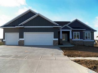 413 S Heritage Rd, Brandon, SD 57005