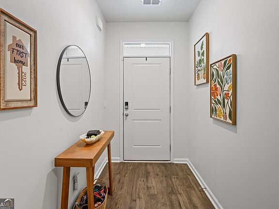 5th image of 210 Sage Field Dr