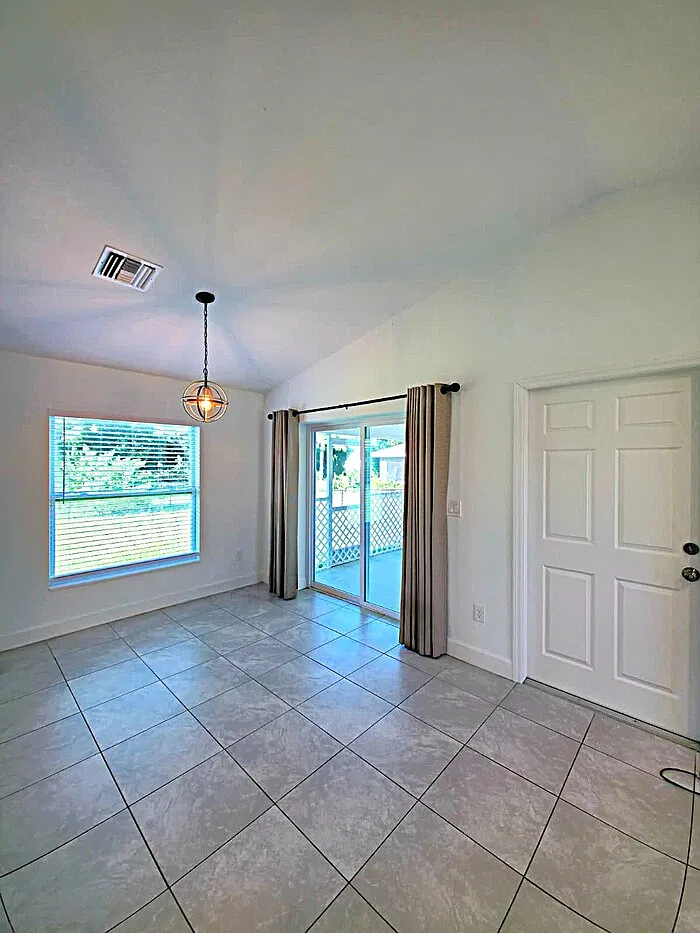 3 bed, 2.0 bath, 1173 sqft, $1,850 — Photo 2