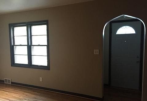 1st image of 54 21st Ave N