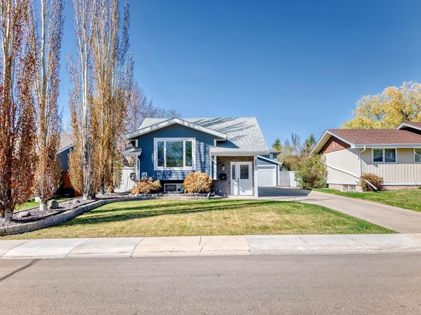 61 Woodbine Rd, Strathcona County, AB T8A 4A7