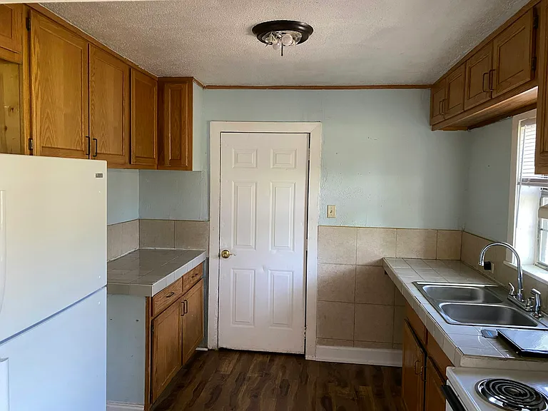 308 Tuscan Ave — Photo 3