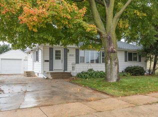 1015 11th Ave NW, Rochester, MN 55901