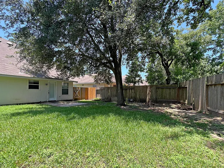 6 Thicket Grove Pl — Photo 32