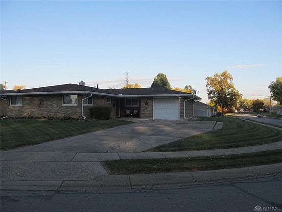 3rd image of 1434 Maplegrove Dr
