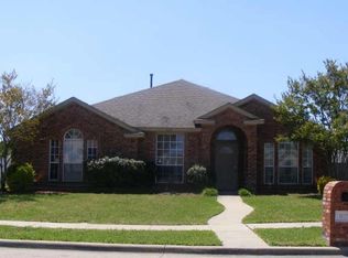 825 Quail Run Ln, Lancaster, TX 75146