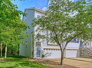 2084 Capstone Cir, Herndon, VA 20170