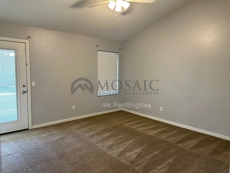 411 N Leoma Ln — Photo 9